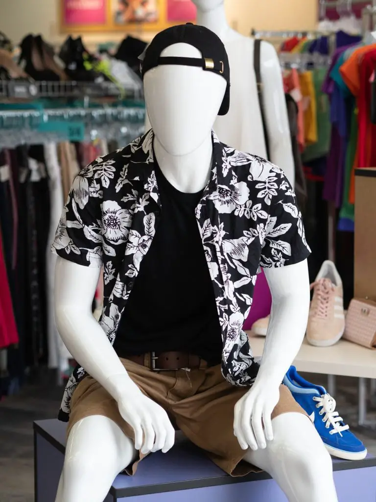 mannequin-at-fashion-boutique-small-business