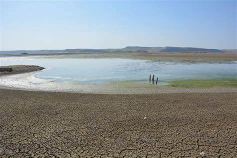 severe-drought-threatens-euphrates-rive