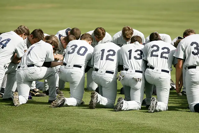 baseball-team-prayer