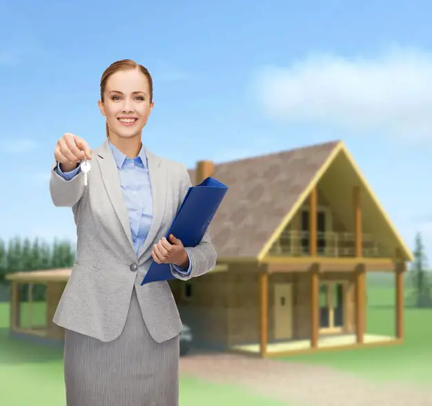 business-real-estate-banking-office-concept-smiling-businesswoman-with-folder-keys