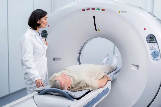 girl-patient-is-lying-tomograph-waiting-scan_1